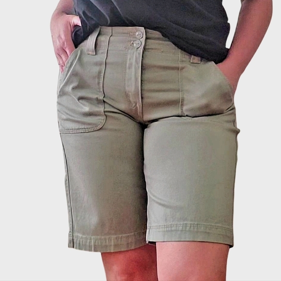 Y2K Levi’s Bermuda Length Shorts Twill Size 10 Mid Rise Jorts Soft Grunge - Picture 1 of 13